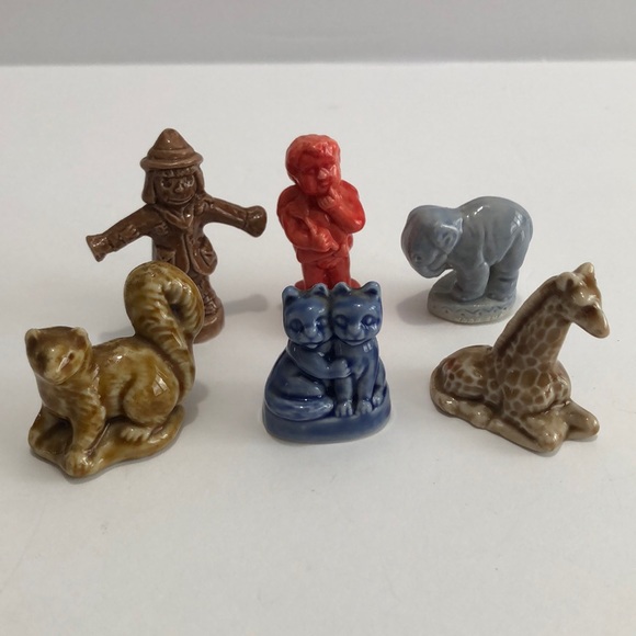 Bundle Of Wade Whimsies-Blue Cats Cupid Squirrel Giraffe Elephant And Scarecrow - Picture 1 of 13